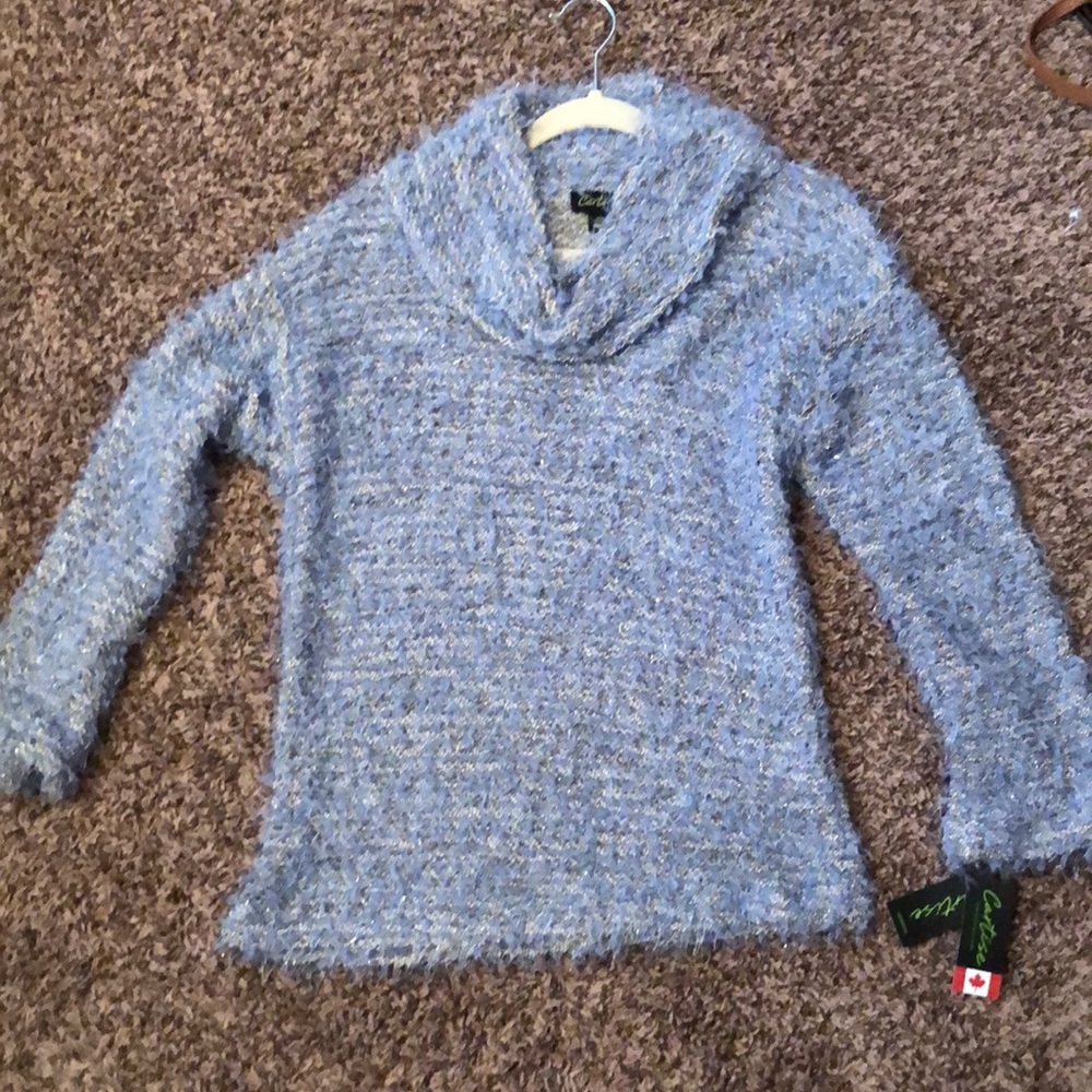 Cartise Women’s sweater NWT